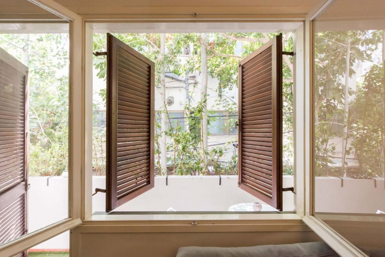 Modern Charm Balcony Retreat With Shelter By Sea N' Rent Apartment *