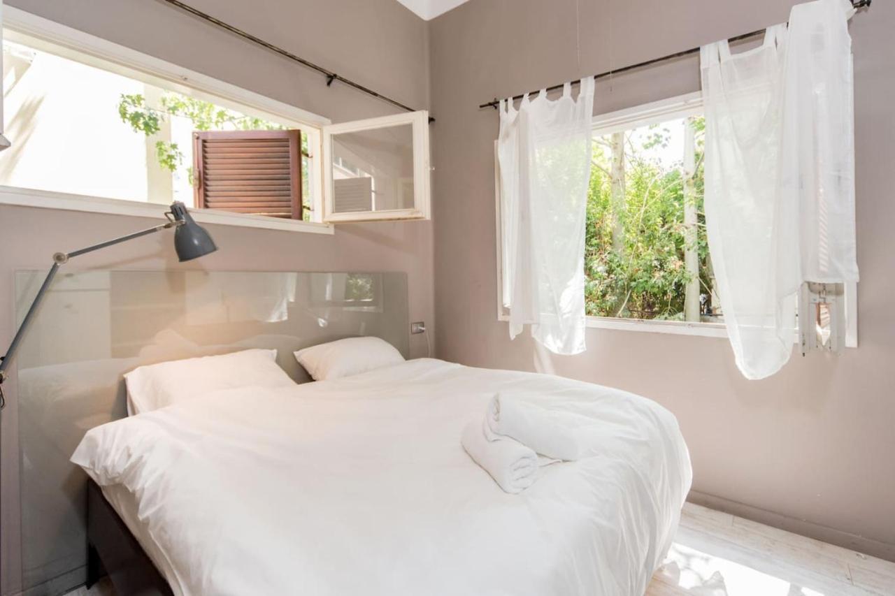 Apartment Modern Charm Balcony Retreat With Shelter By Sea N' Rent