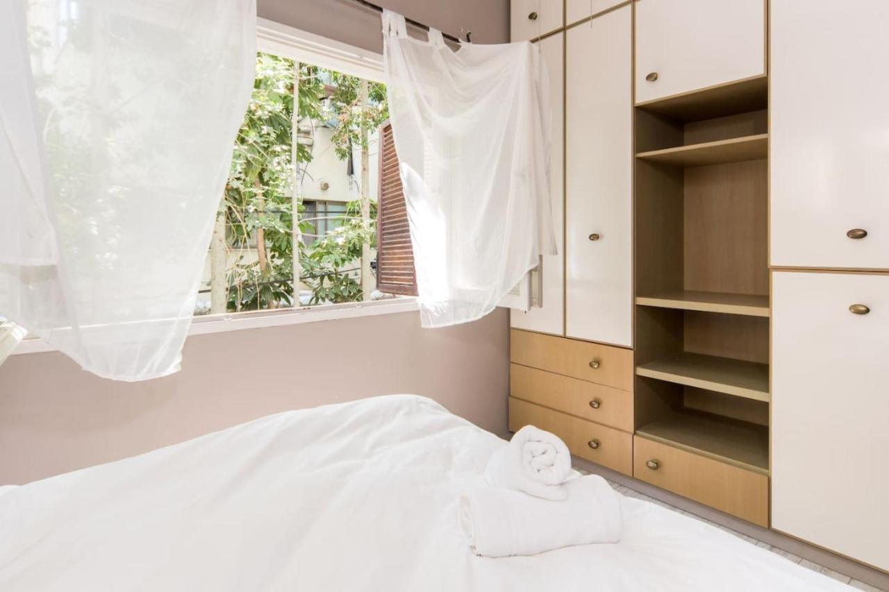 Modern Charm Balcony Retreat With Shelter By Sea N' Rent Apartment *
